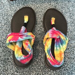 Sanuk Rainbow Strappy sandal.